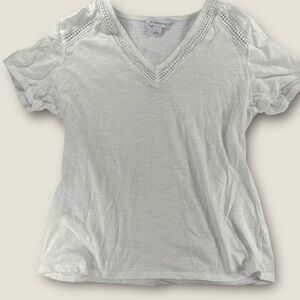 Liz Claiborne Cream V-Neck Short‎ Sleeve Tee